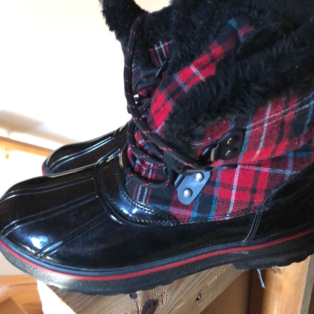 Size 9 Cougar cold weather/snow boots